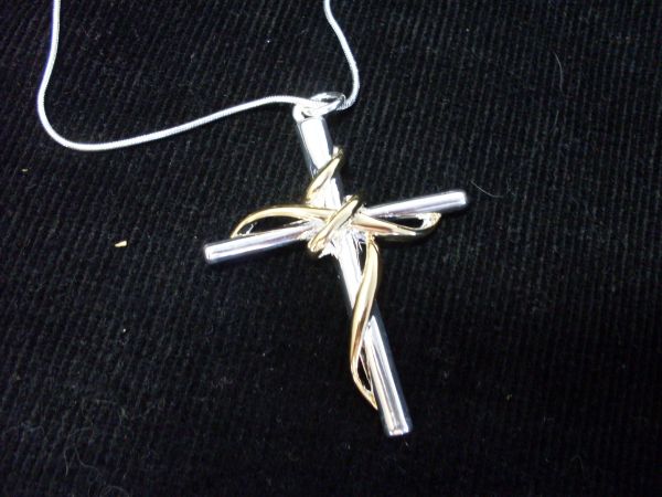 Corrente Cruz Banhada em Ouro Branco